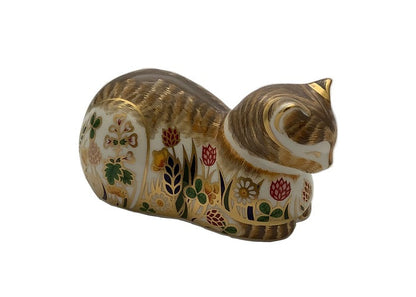 Royal Crown Derby Clover Cottage Garden Cat Paperweight with 22 carat gold decoration, presented with its original box and certificate.