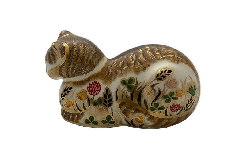 Royal Crown Derby Clover Cottage Garden Cat Paperweight with 22 carat gold decoration, presented with its original box and certificate.