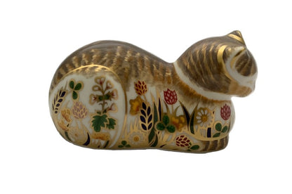 Royal Crown Derby Clover Cottage Garden Cat Paperweight with 22 carat gold decoration, presented with its original box and certificate.