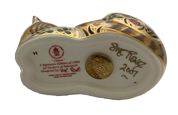 Royal Crown Derby Clover Cottage Garden Cat Paperweight with 22 carat gold decoration, presented with its original box and certificate.
