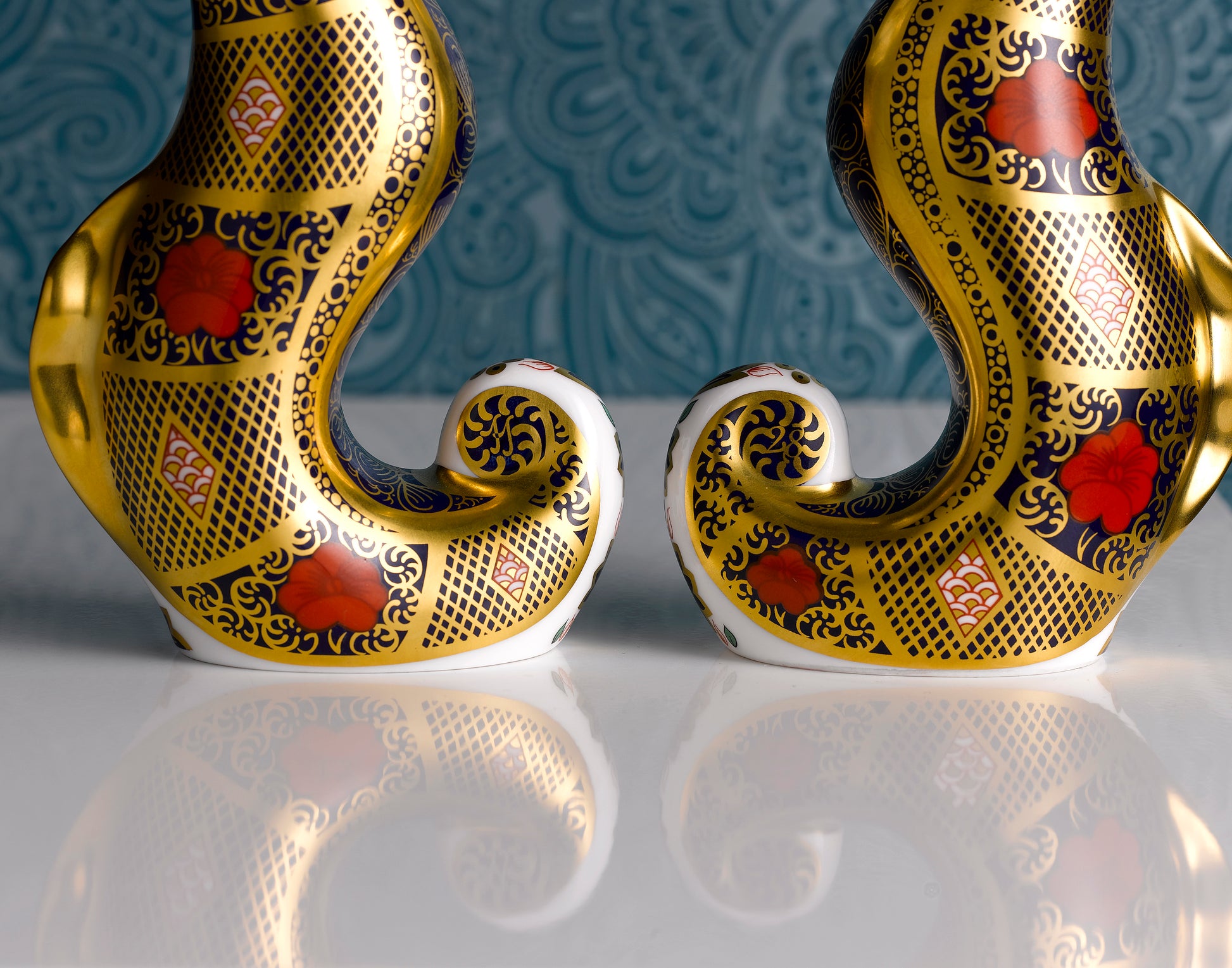 Royal Crown Derby Seahorse Old Imari Solid Gold Band Paperweight