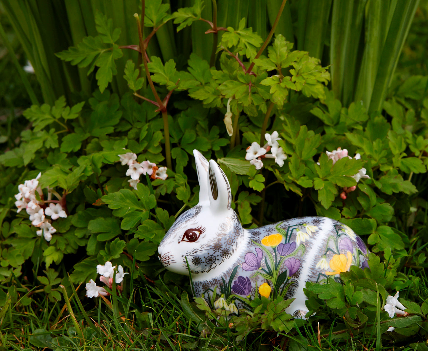 Royal Crown Derby Springtime Bunny Platinum Paperweight