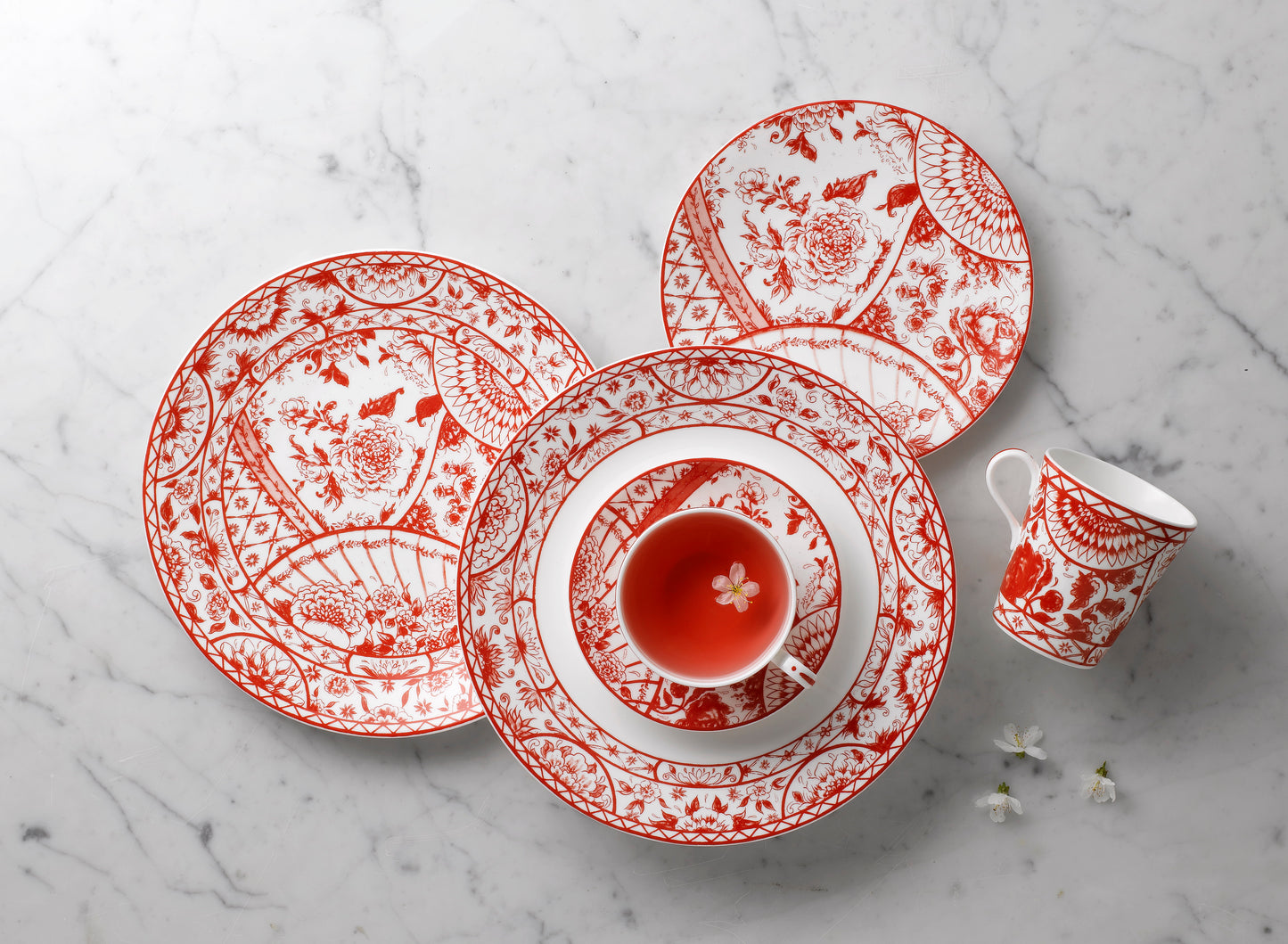 Royal Crown Derby Victorias Garden Red Plate 16cm