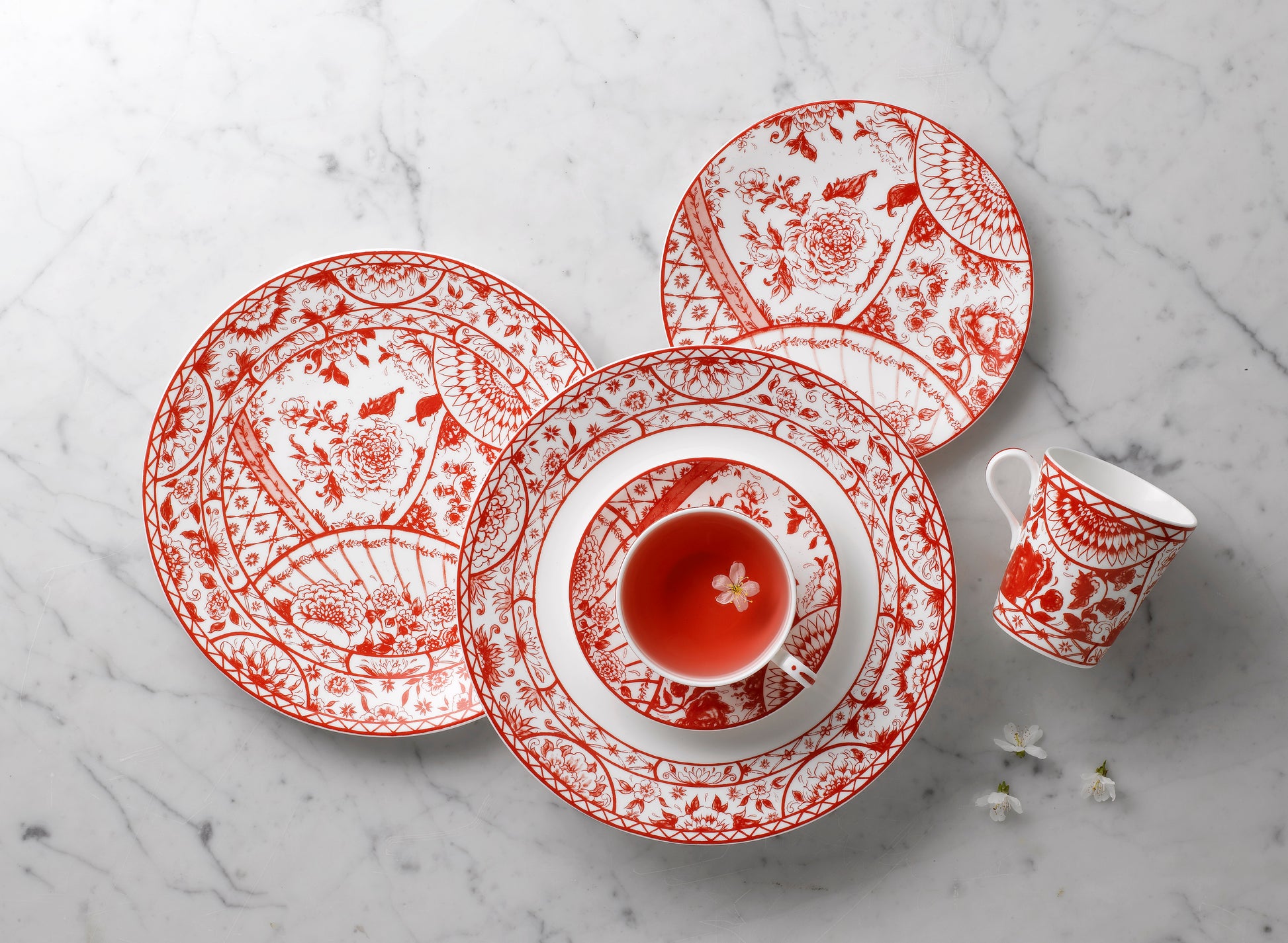 Royal Crown Derby Victorias Garden Red Plate 16cm